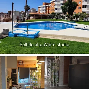 https://saltillo-alto-white-studio.hotelsinnerja.org